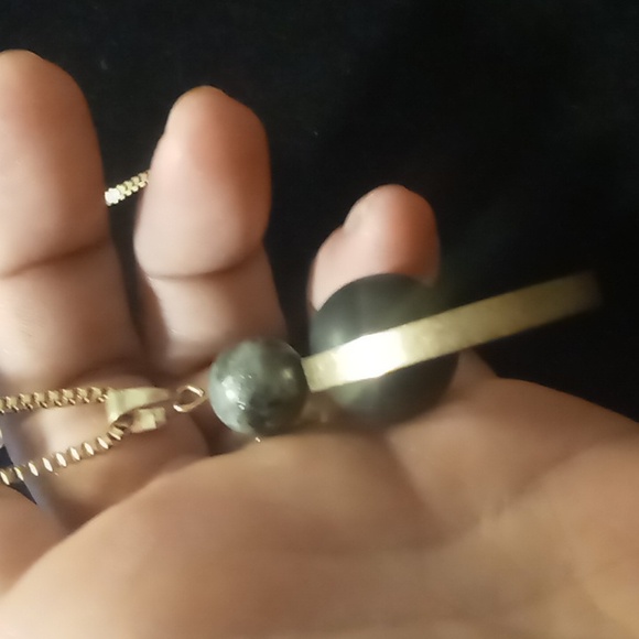 Lovita  & co square chain circle pendant with floating agate & wooden beaded - Picture 5 of 6